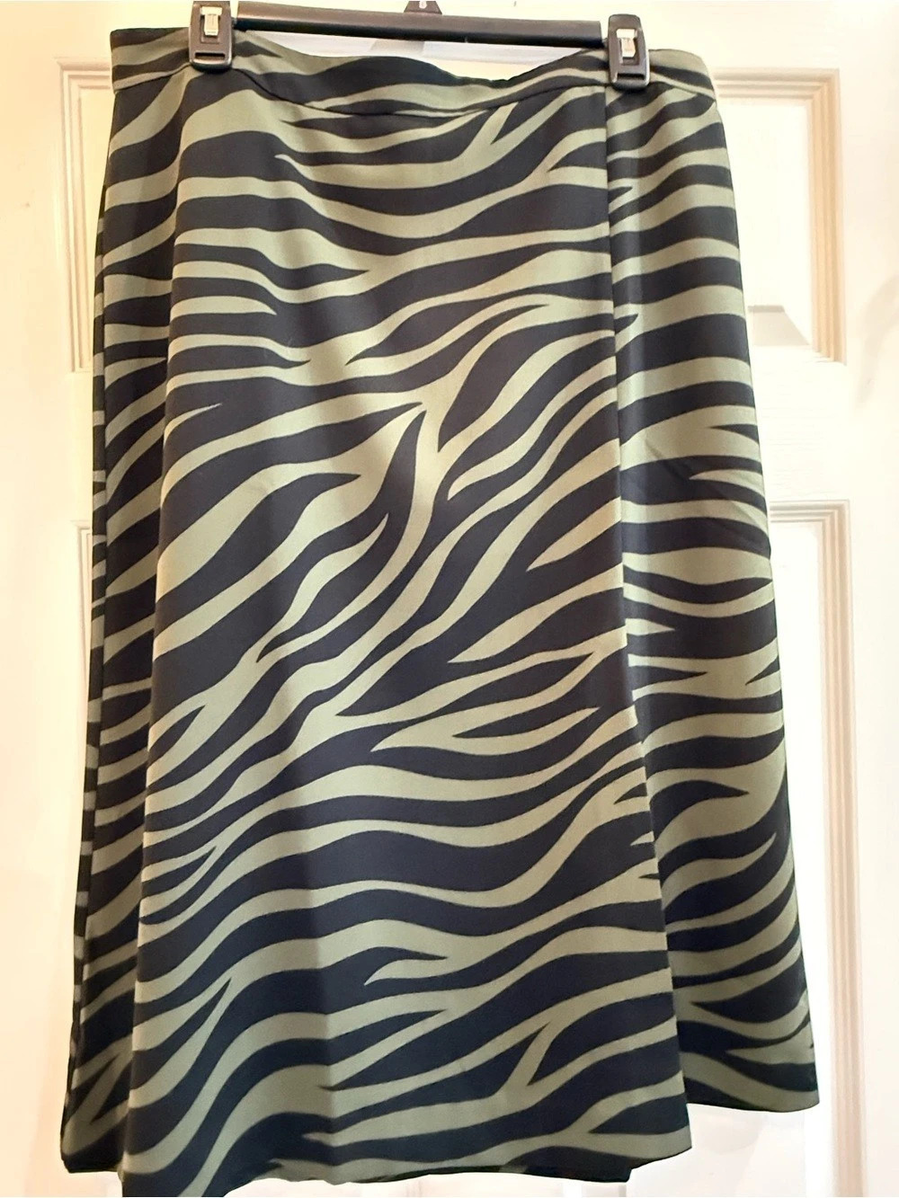 Ann Taylor Factory Animal Print Midi Skirt Size 10 Like New